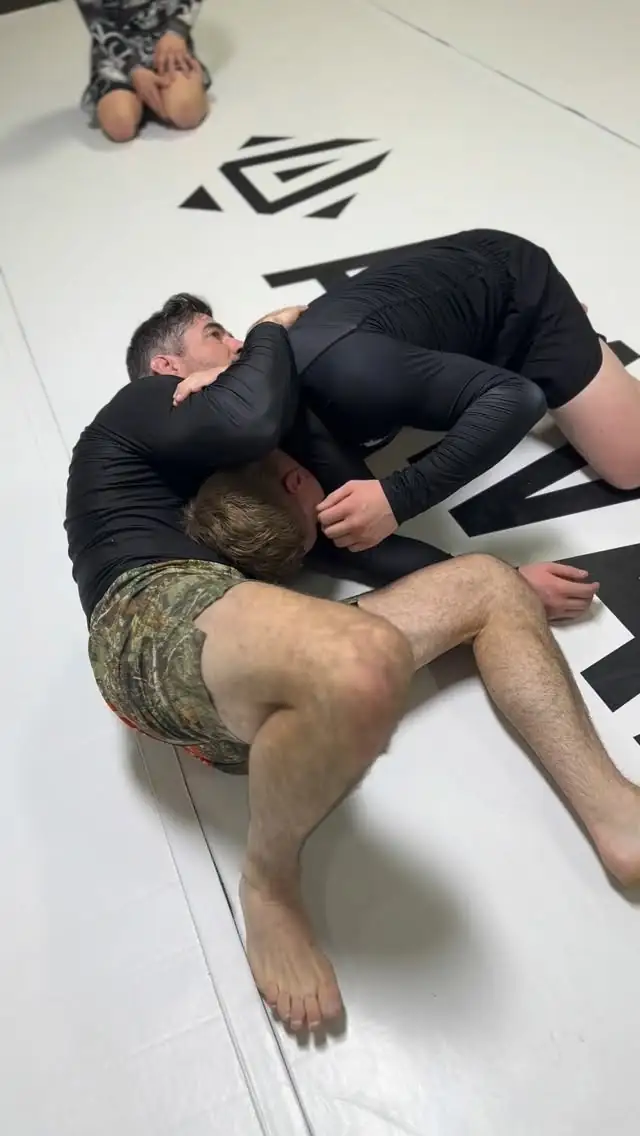 Brazilian Jiu-Jitsu grappling control at ALAVANCA Shawnessy